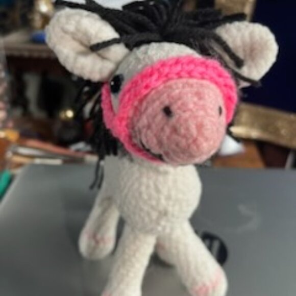 8" White Horse with black mane and tail - Picture 2 of 7